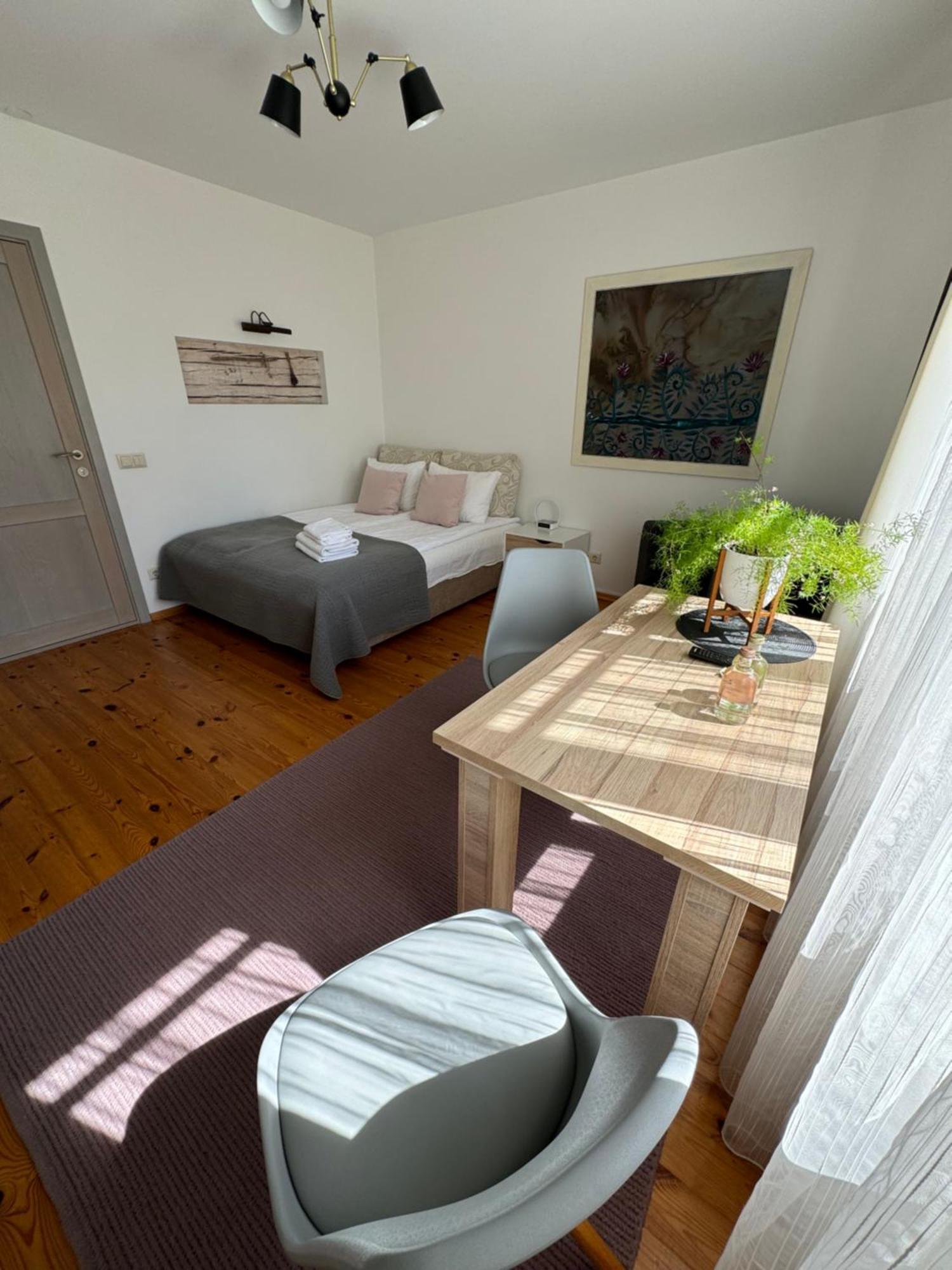 Guest House "8 Smilgos" ไคลเพดา ภายนอก รูปภาพ