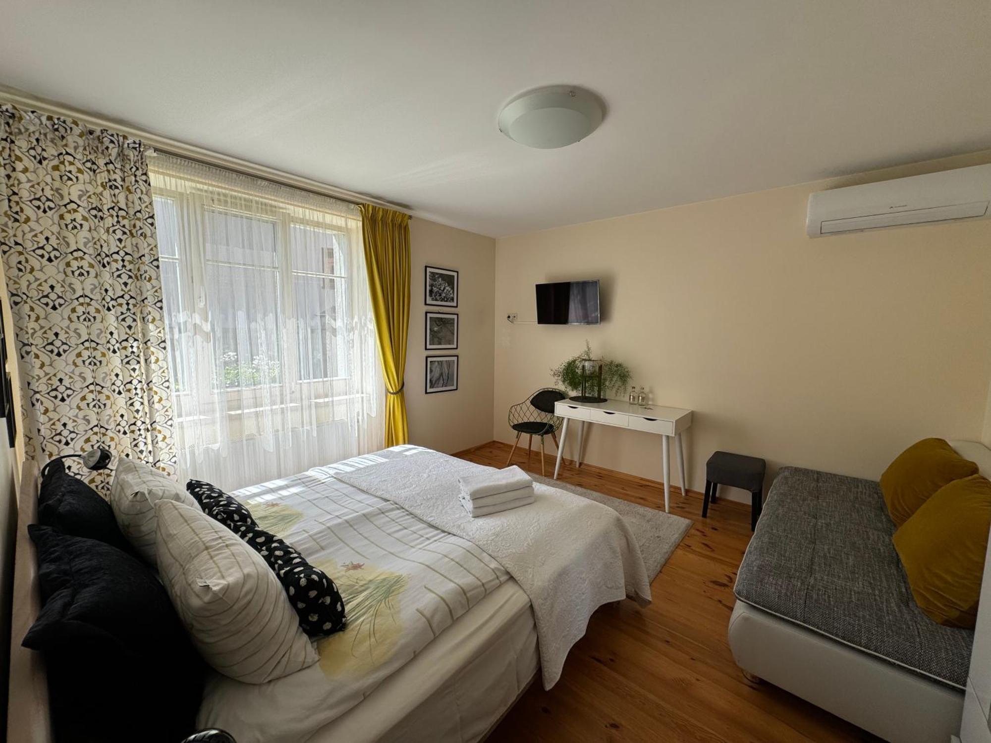 Guest House "8 Smilgos" ไคลเพดา ภายนอก รูปภาพ